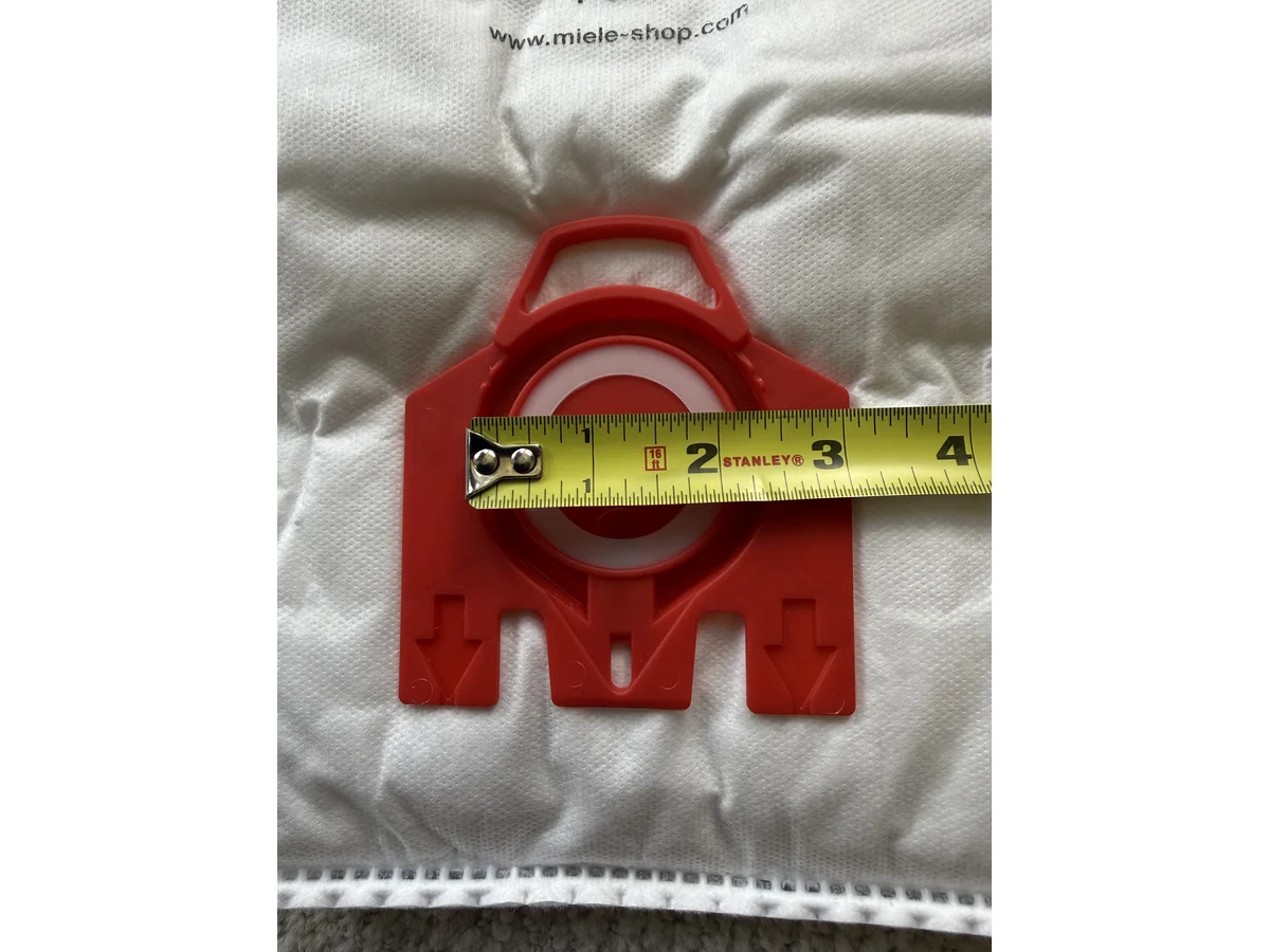 Close up of Miele FJM red collar opening measured with tape